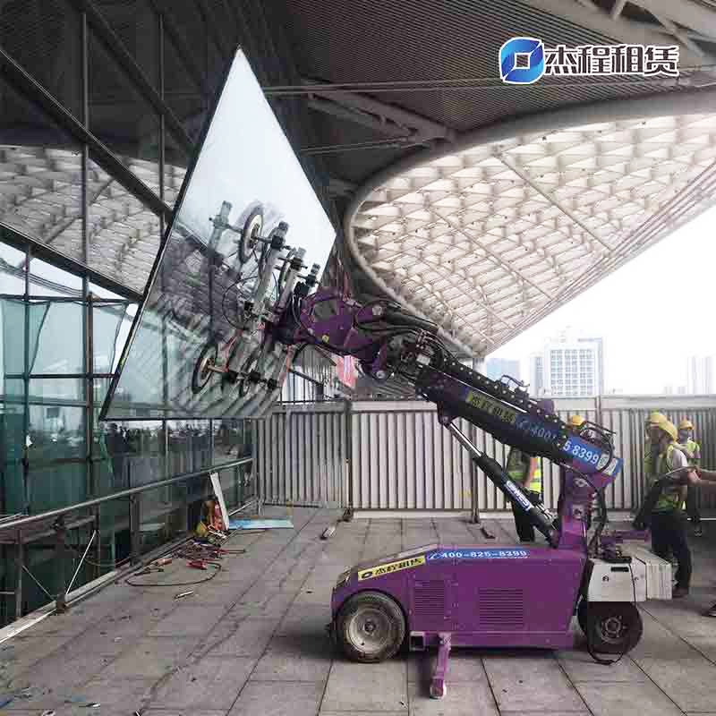 电动玻璃搬运车出租应用于广州南站玻璃安装搬运工程